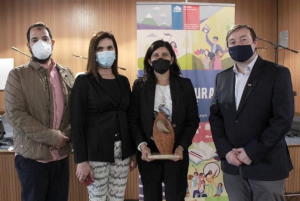 Académica Pía Schulze es galardonada Premio Regional de Cultura Los Lagos, en categoría Artista Emergente